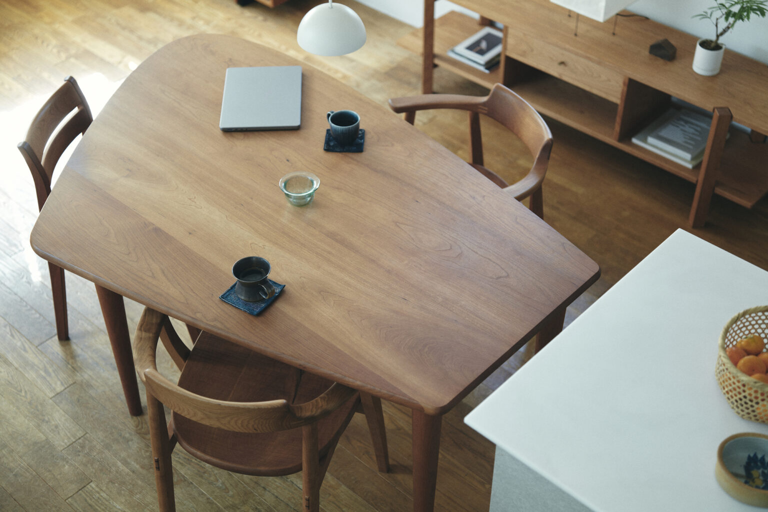 ※ Uo・ェ・oU　テリア※テーブル KAIS U SIDE TABLE / カイス U サイドテーブル – IKASAS(イカサ
